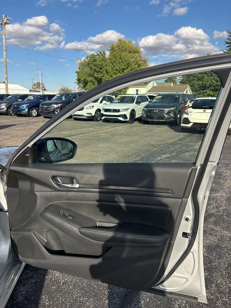 Nissan Altima 2.5 SV Sedan 2024