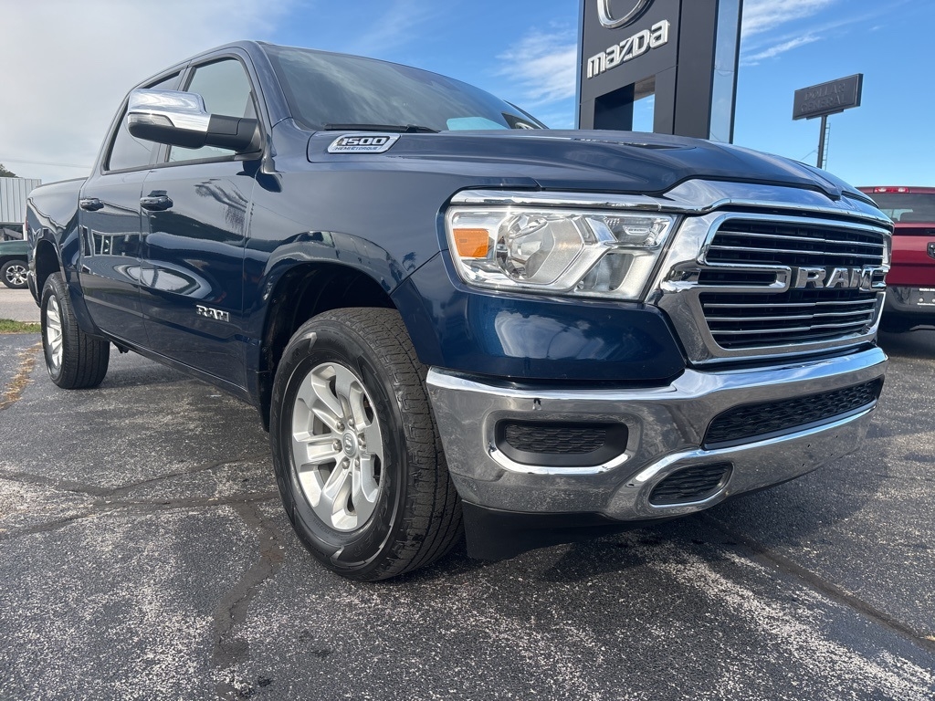 RAM 1500 Laramie 4x4 Crew Cab 5'7" Box 2024 RAM 1500 Laramie 4x4 Crew Cab 5'7" Box 2024