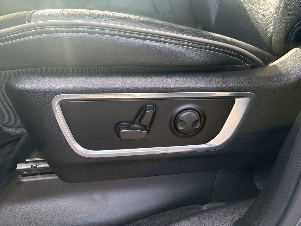 RAM 1500 Laramie 4x4 Crew Cab 5'7" Box 2024 RAM 1500 Laramie 4x4 Crew Cab 5'7" Box 2024