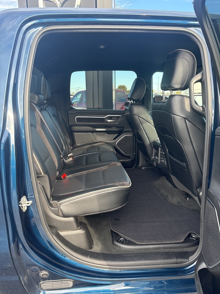 RAM 1500 Laramie 4x4 Crew Cab 5'7" Box 2024 RAM 1500 Laramie 4x4 Crew Cab 5'7" Box 2024