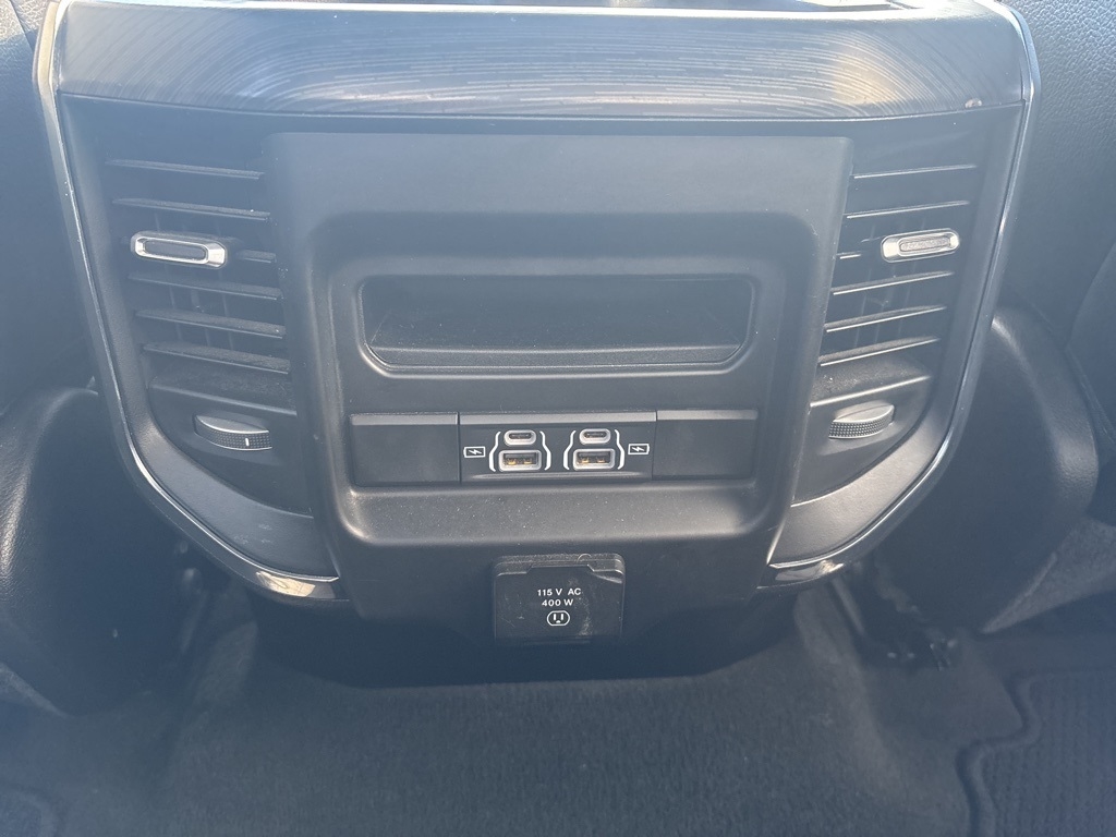 RAM 1500 Laramie 4x4 Crew Cab 5'7" Box 2024 RAM 1500 Laramie 4x4 Crew Cab 5'7" Box 2024