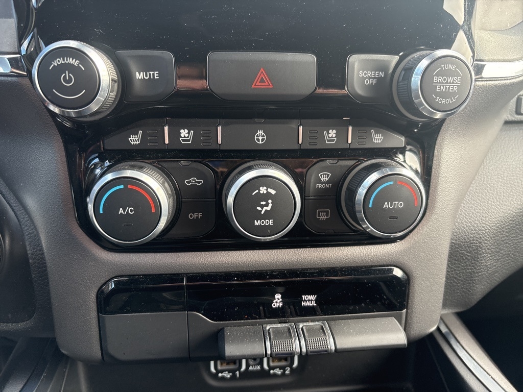 RAM 1500 Laramie 4x4 Crew Cab 5'7" Box 2024 RAM 1500 Laramie 4x4 Crew Cab 5'7" Box 2024