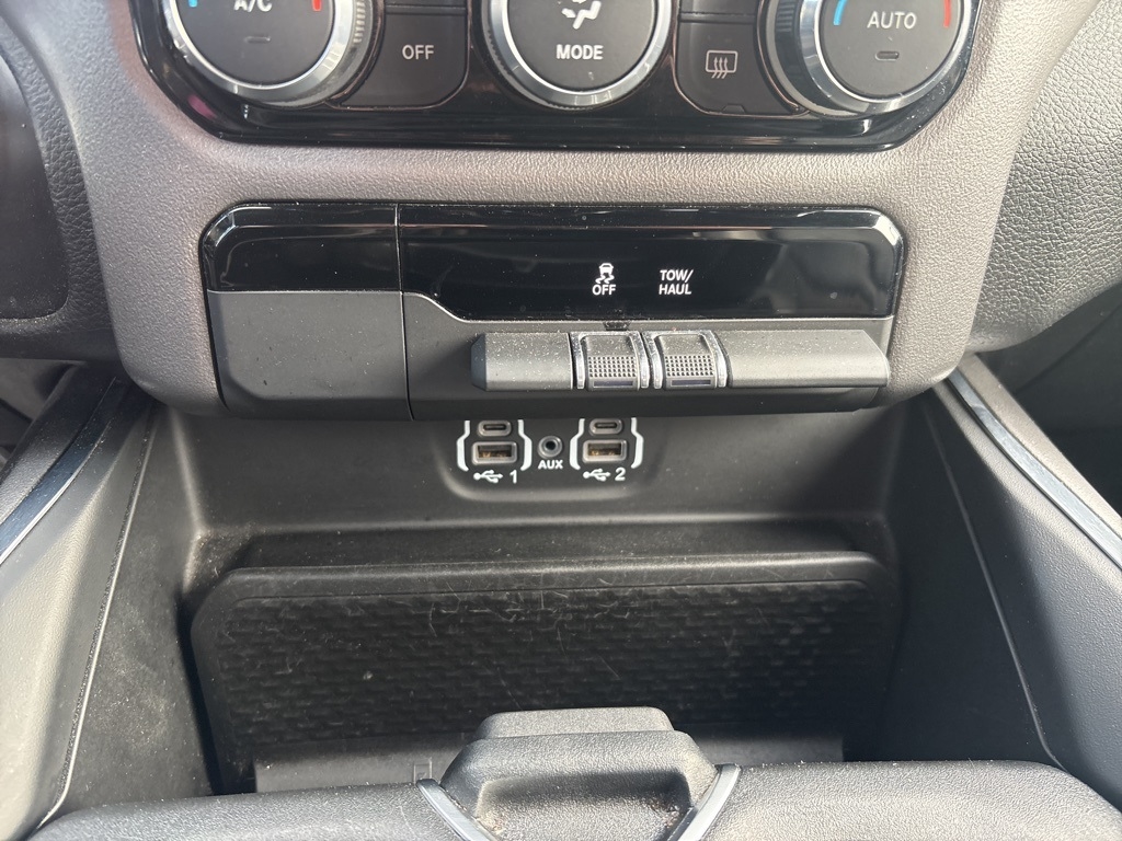 RAM 1500 Laramie 4x4 Crew Cab 5'7" Box 2024 RAM 1500 Laramie 4x4 Crew Cab 5'7" Box 2024