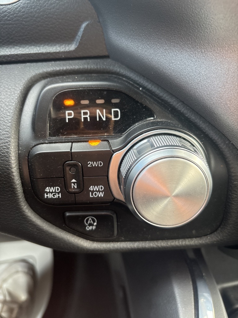 RAM 1500 Laramie 4x4 Crew Cab 5'7" Box 2024 RAM 1500 Laramie 4x4 Crew Cab 5'7" Box 2024