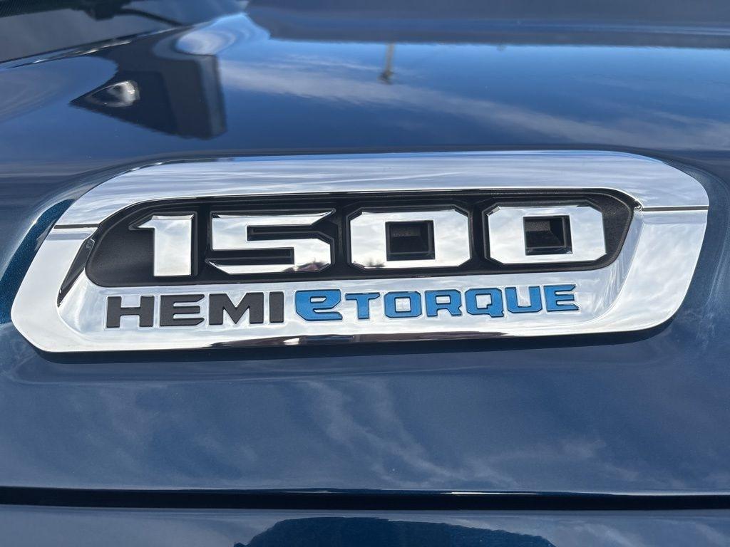 RAM 1500 Laramie 4x4 Crew Cab 5'7" Box 2024