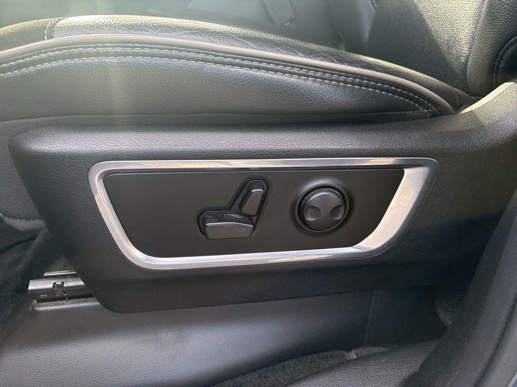 RAM 1500 Laramie 4x4 Crew Cab 5'7" Box 2024