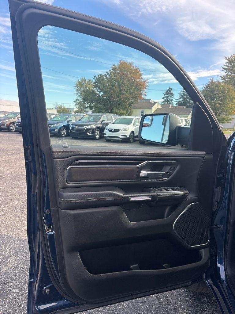 RAM 1500 Laramie 4x4 Crew Cab 5'7" Box 2024