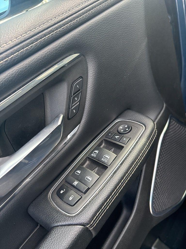 RAM 1500 Laramie 4x4 Crew Cab 5'7" Box 2024