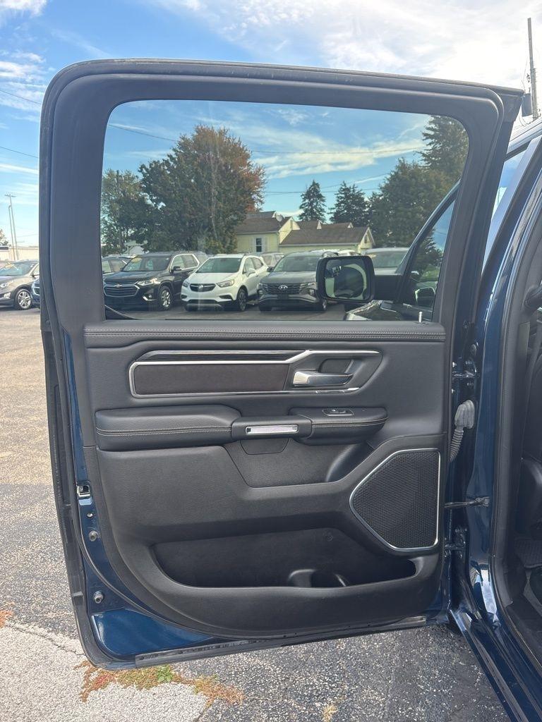 RAM 1500 Laramie 4x4 Crew Cab 5'7" Box 2024