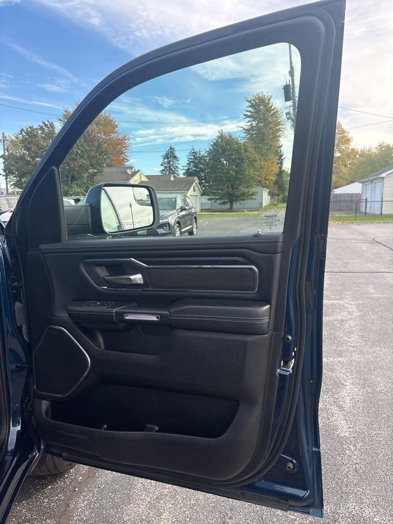 RAM 1500 Laramie 4x4 Crew Cab 5'7" Box 2024