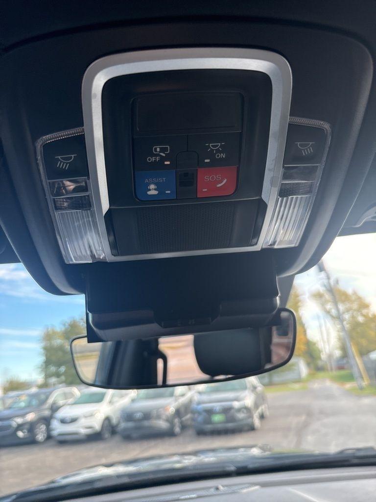 RAM 1500 Laramie 4x4 Crew Cab 5'7" Box 2024