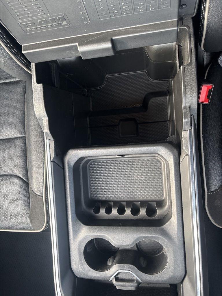 RAM 1500 Laramie 4x4 Crew Cab 5'7" Box 2024