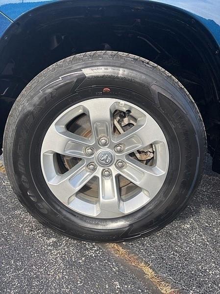 RAM 1500 Laramie 4x4 Crew Cab 5'7" Box 2024