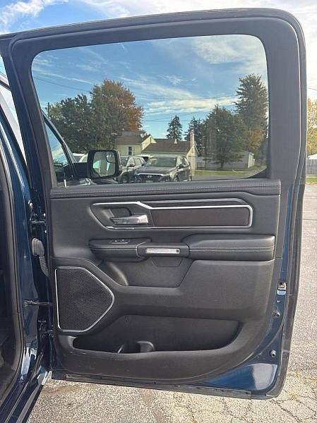 RAM 1500 Laramie 4x4 Crew Cab 5'7" Box 2024