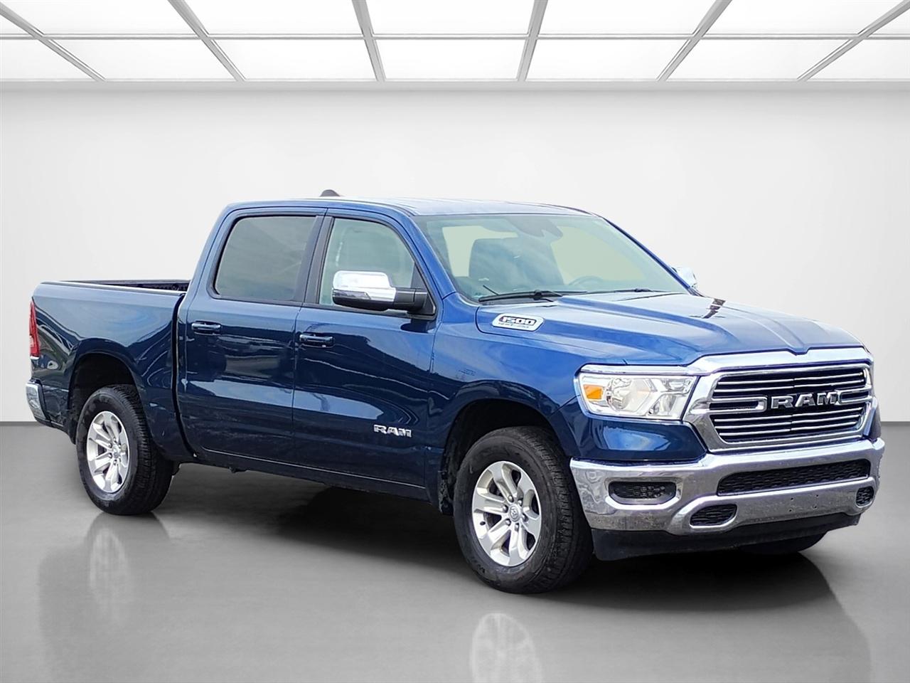 RAM 1500 Laramie 4x4 Crew Cab 5'7" Box 2024