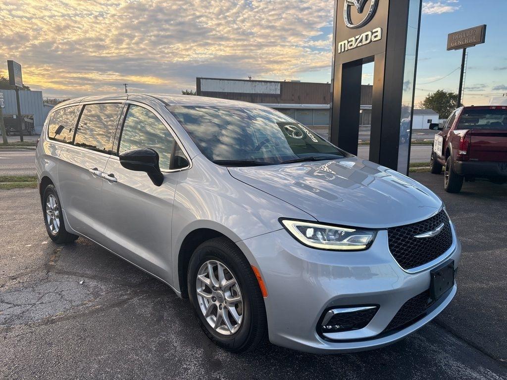 Chrysler Pacifica Touring L FWD 2024