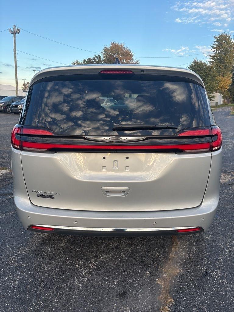 Chrysler Pacifica Touring L FWD 2024