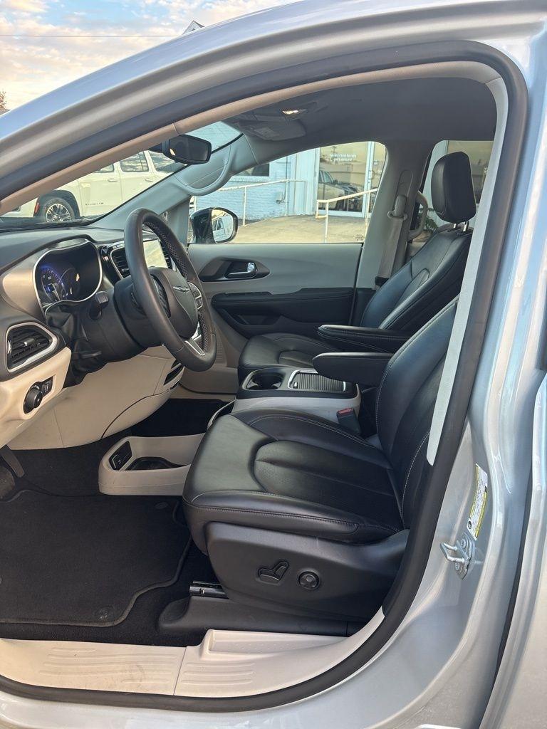 Chrysler Pacifica Touring L FWD 2024