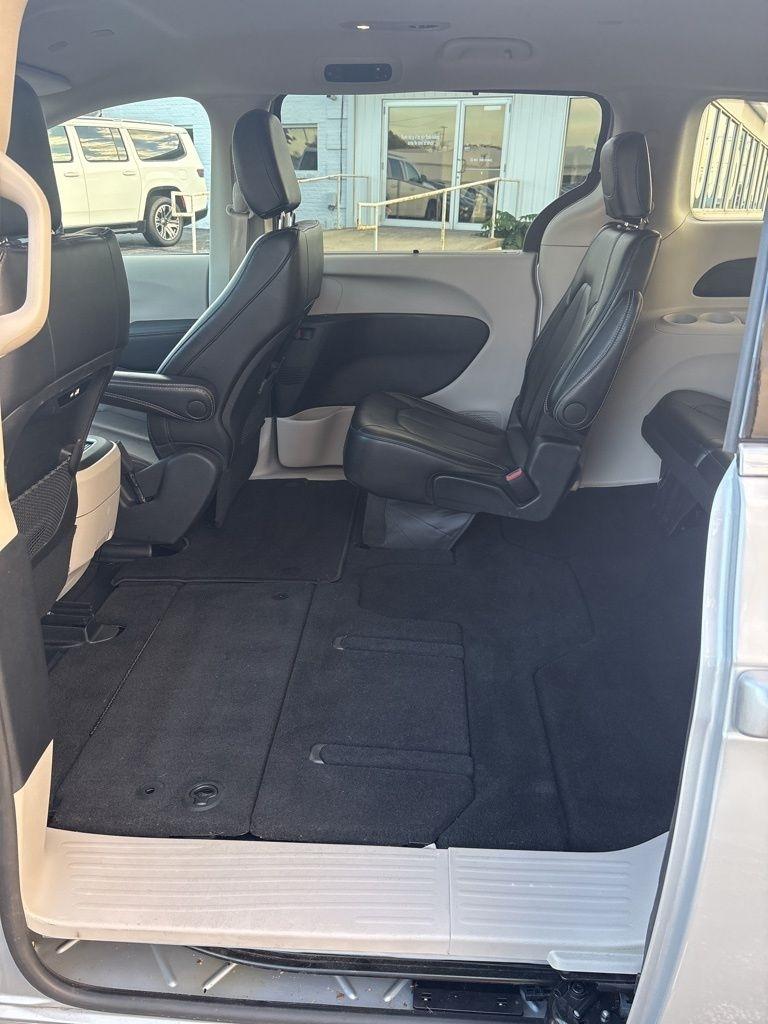 Chrysler Pacifica Touring L FWD 2024