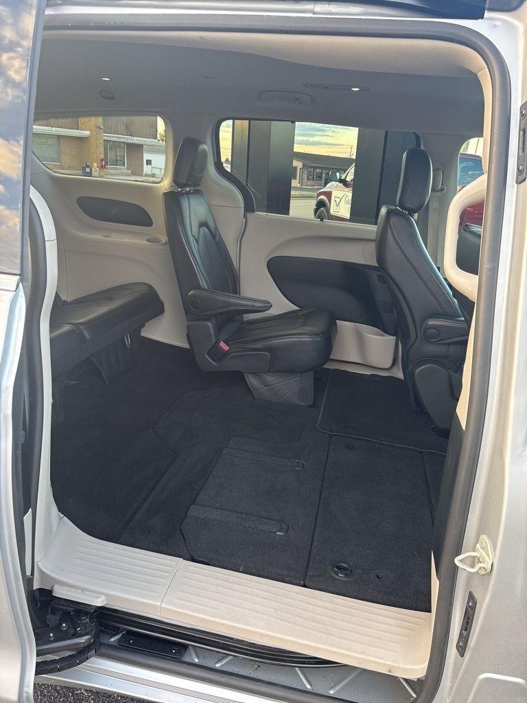 Chrysler Pacifica Touring L FWD 2024