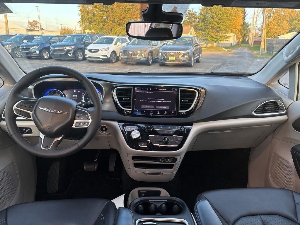 Chrysler Pacifica Touring L FWD 2024