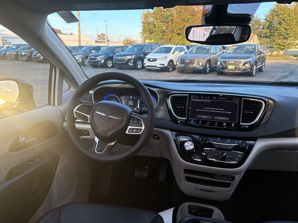 Chrysler Pacifica Touring L FWD 2024