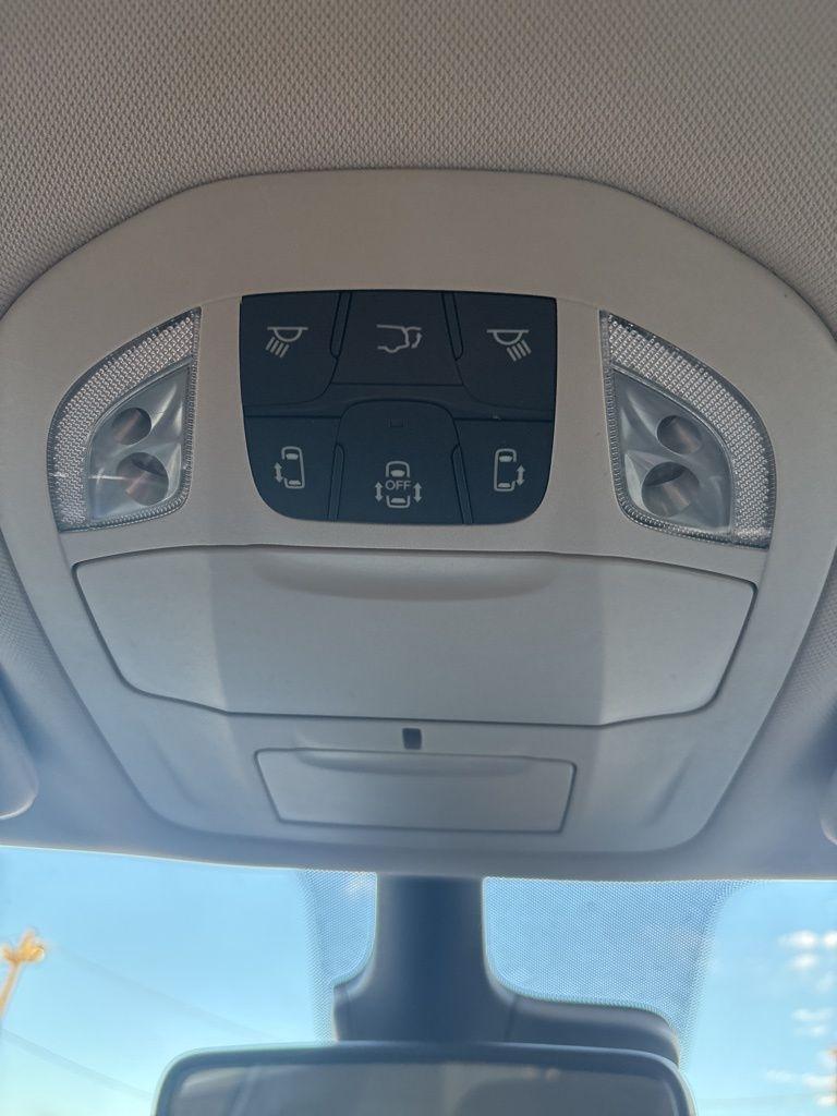 Chrysler Pacifica Touring L FWD 2024
