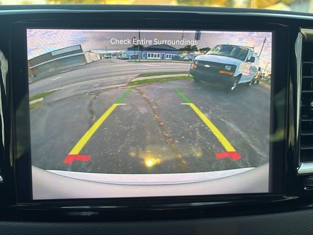 Chrysler Pacifica Touring L FWD 2024