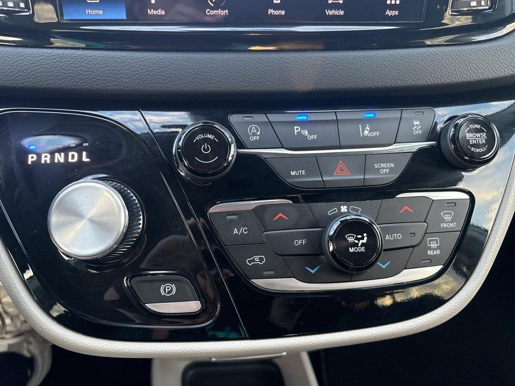 Chrysler Pacifica Touring L FWD 2024