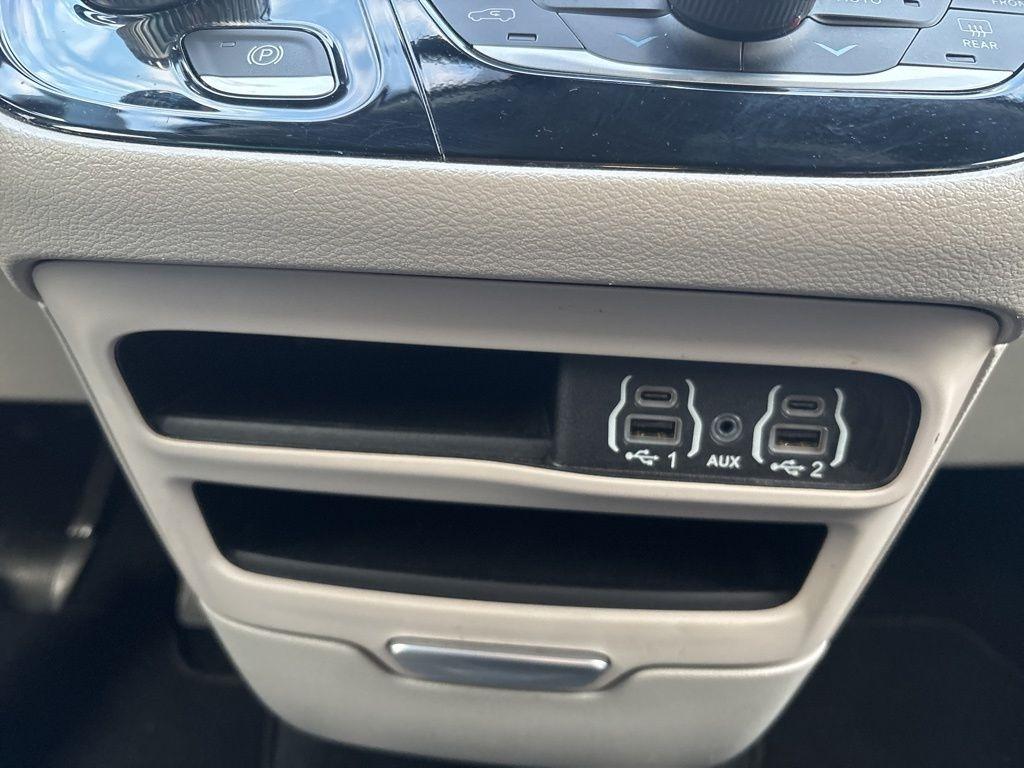 Chrysler Pacifica Touring L FWD 2024