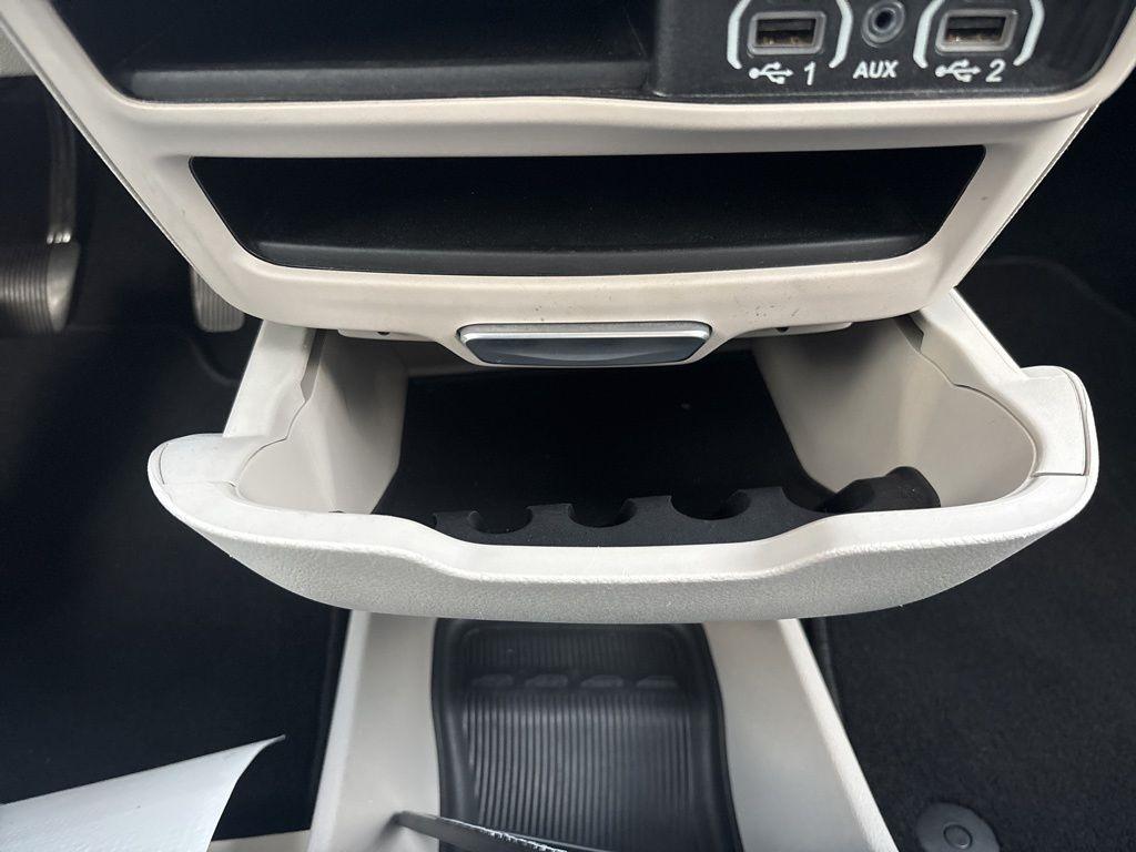 Chrysler Pacifica Touring L FWD 2024