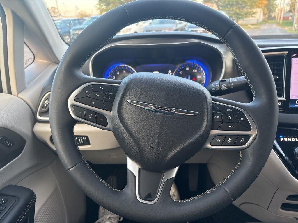 Chrysler Pacifica Touring L FWD 2024