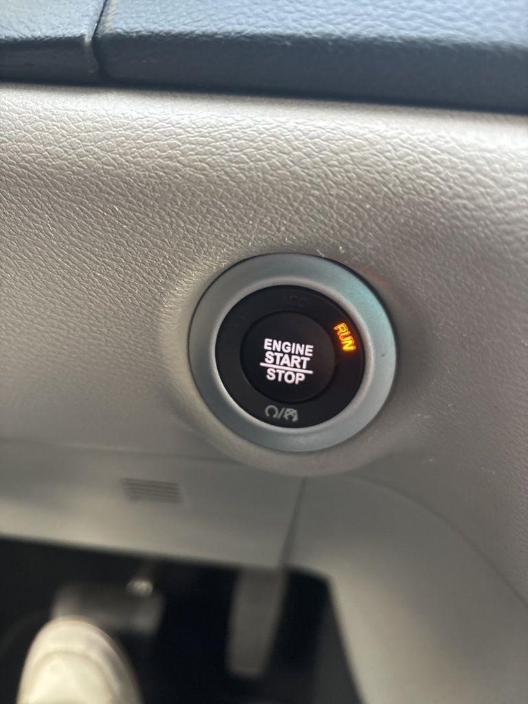 Chrysler Pacifica Touring L FWD 2024