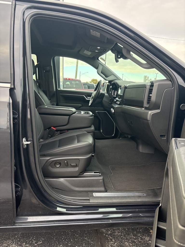 GMC Sierra 1500 4WD Crew Cab 147" SLT 2024 GMC Sierra 1500 4WD Crew Cab 147" SLT 2024