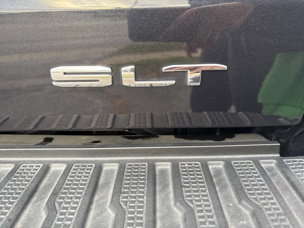 GMC Sierra 1500 4WD Crew Cab 147" SLT 2024