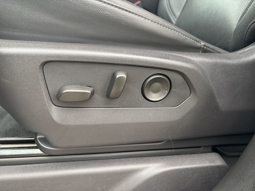 GMC Sierra 1500 4WD Crew Cab 147" SLT 2024