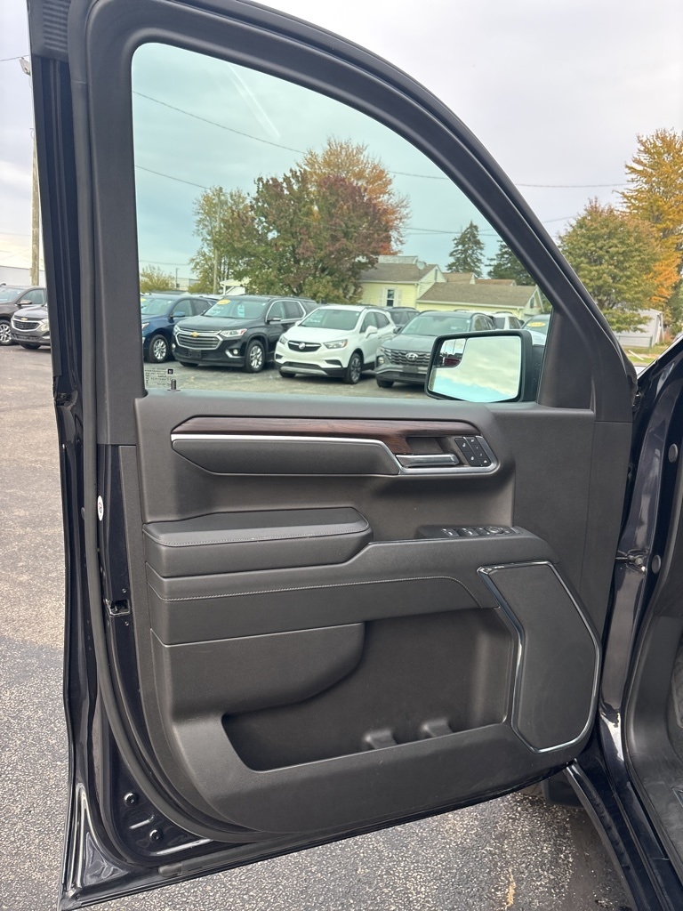 GMC Sierra 1500 4WD Crew Cab 147" SLT 2024