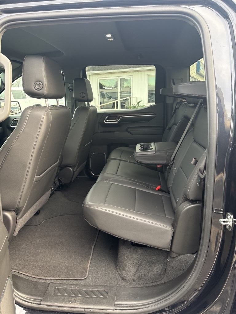 GMC Sierra 1500 4WD Crew Cab 147" SLT 2024