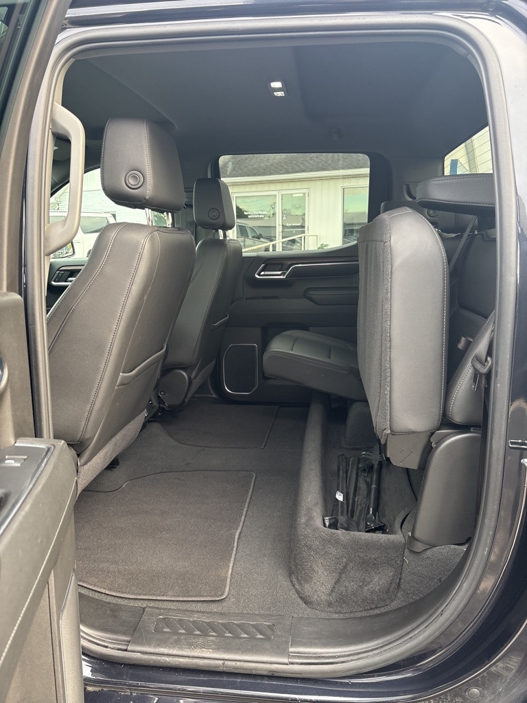 GMC Sierra 1500 4WD Crew Cab 147" SLT 2024