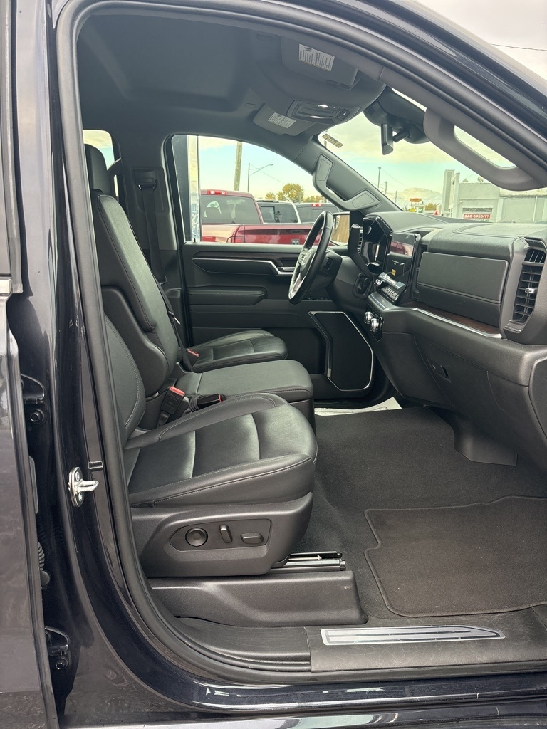 GMC Sierra 1500 4WD Crew Cab 147" SLT 2024