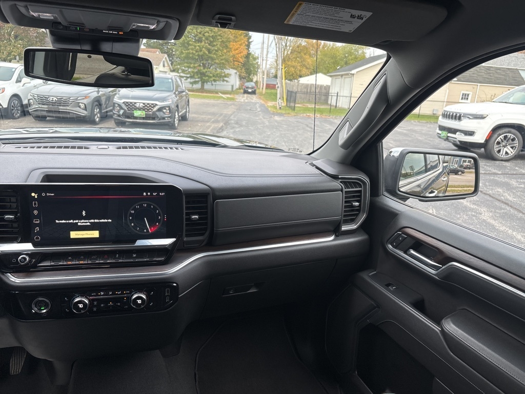 GMC Sierra 1500 4WD Crew Cab 147" SLT 2024