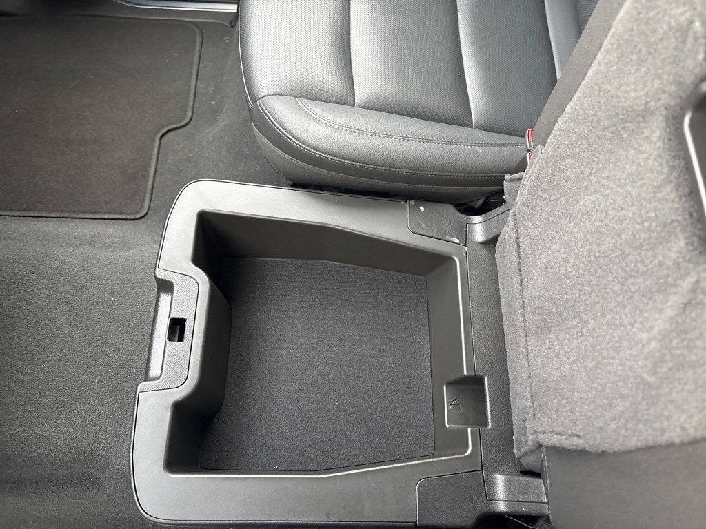 GMC Sierra 1500 4WD Crew Cab 147" SLT 2024