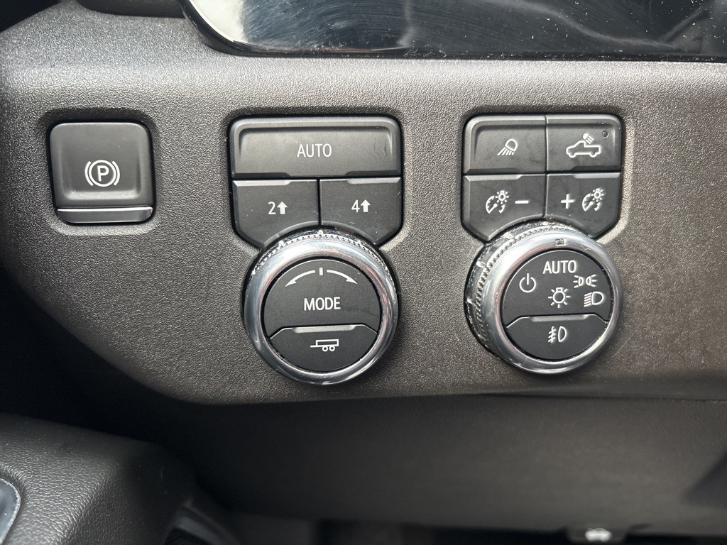 GMC Sierra 1500 4WD Crew Cab 147" SLT 2024