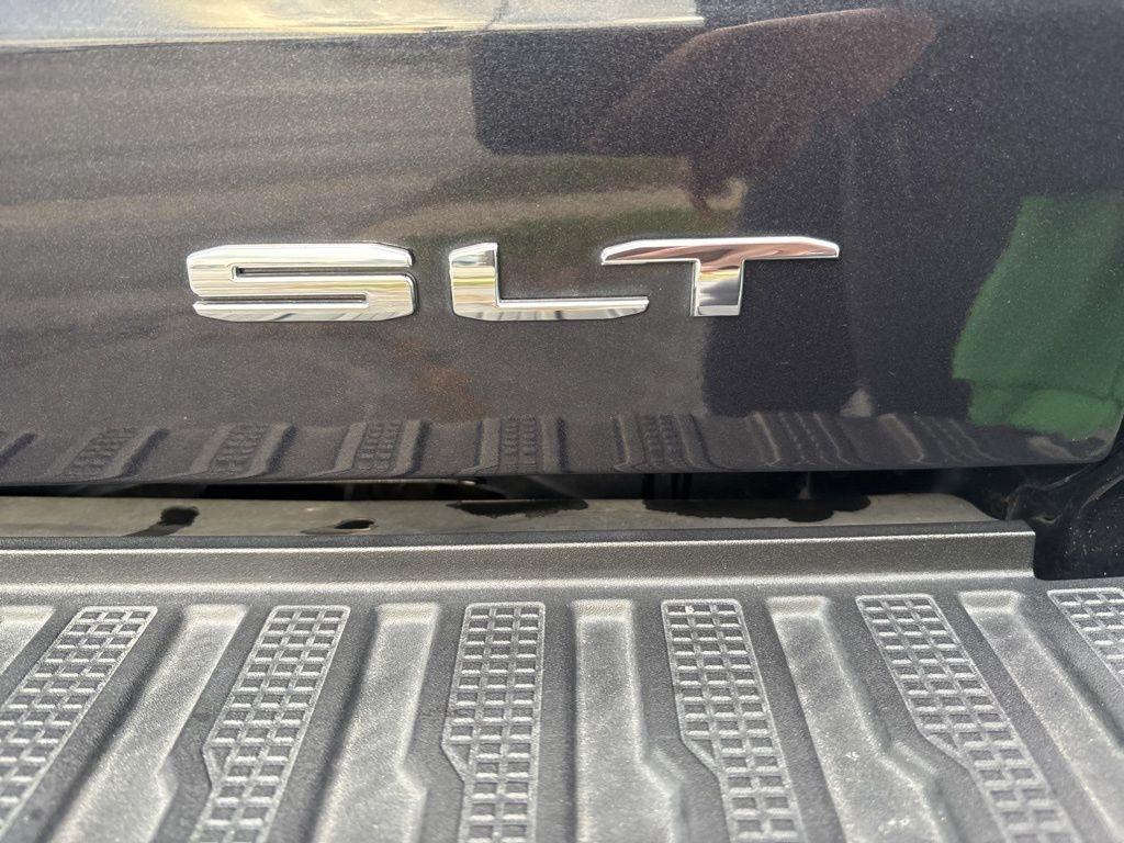 GMC Sierra 1500 4WD Crew Cab 147" SLT 2024