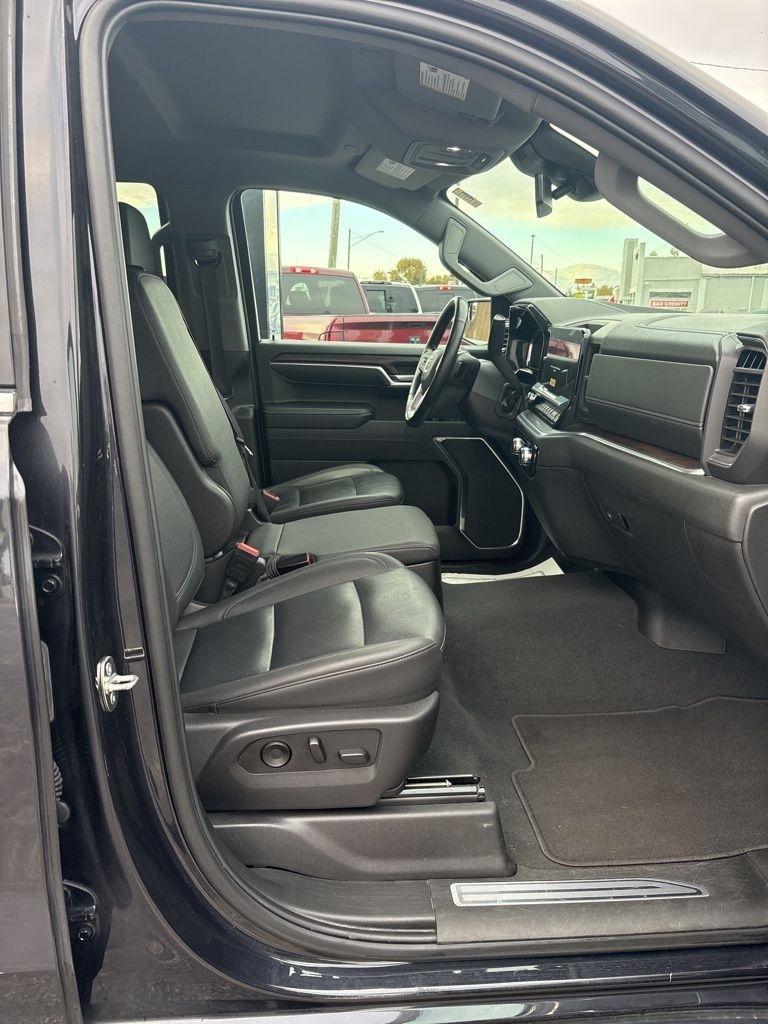 GMC Sierra 1500 4WD Crew Cab 147" SLT 2024