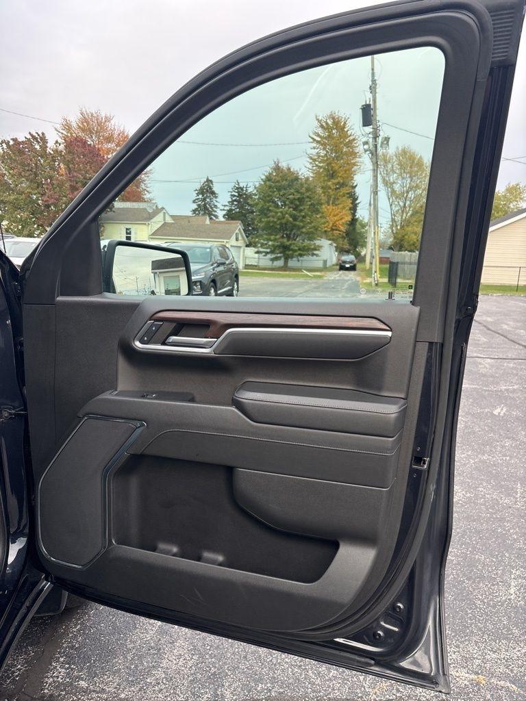 GMC Sierra 1500 4WD Crew Cab 147" SLT 2024