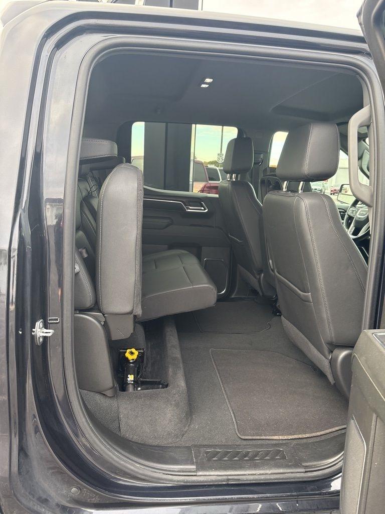 GMC Sierra 1500 4WD Crew Cab 147" SLT 2024