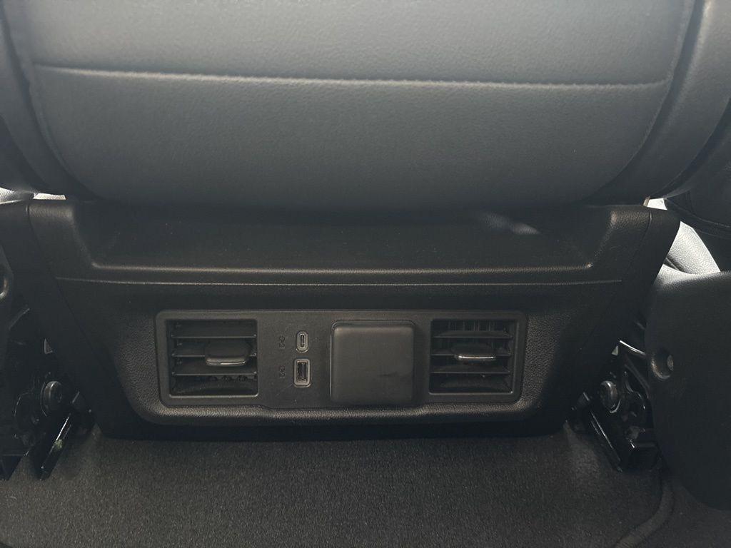 GMC Sierra 1500 4WD Crew Cab 147" SLT 2024