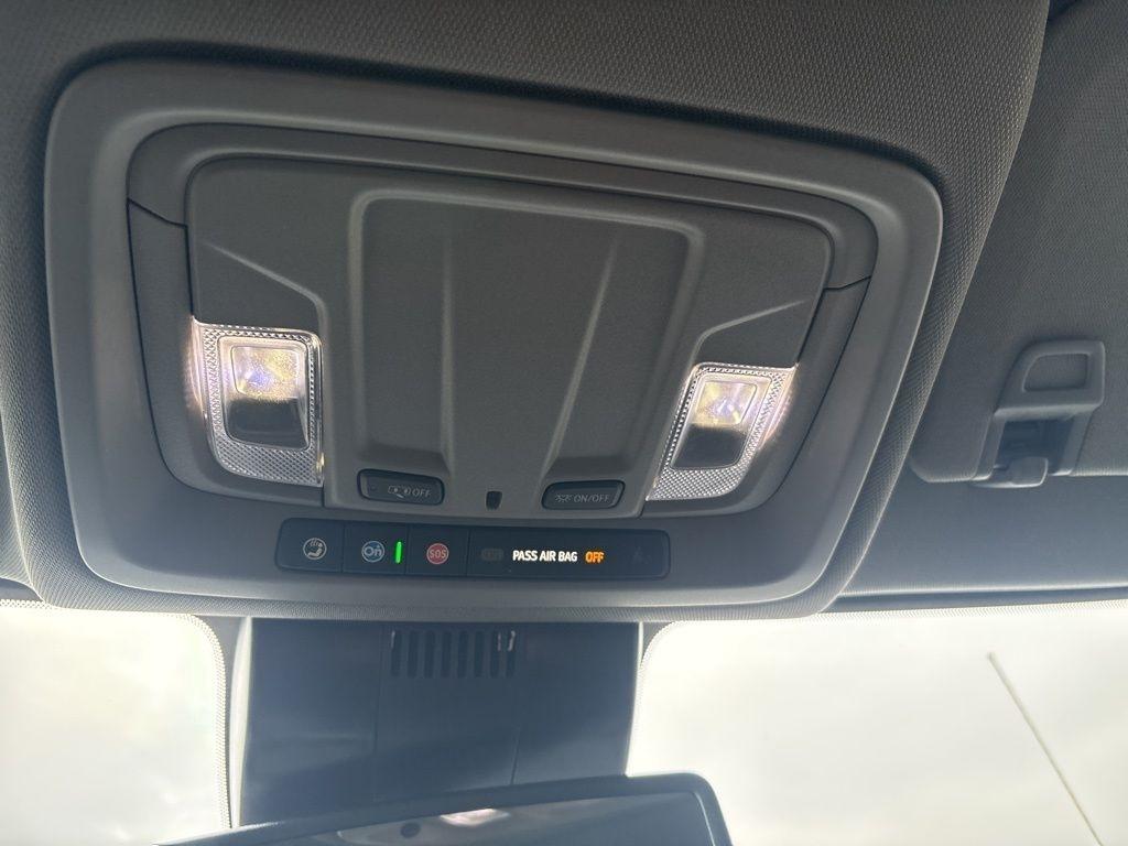 GMC Sierra 1500 4WD Crew Cab 147" SLT 2024