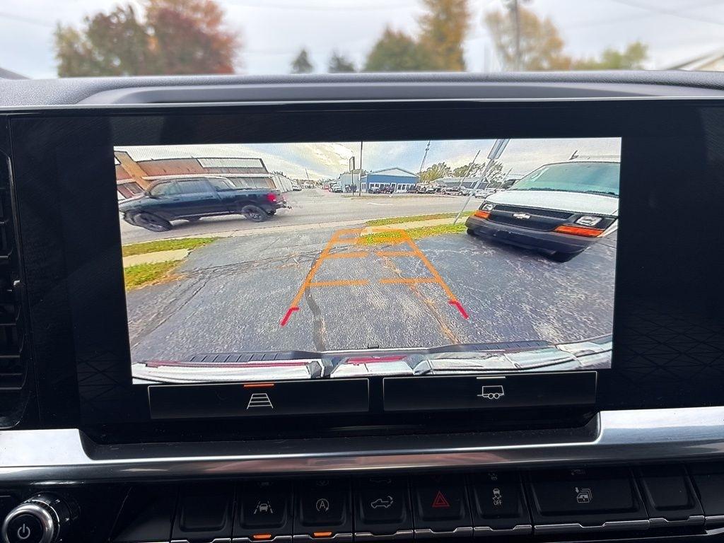 GMC Sierra 1500 4WD Crew Cab 147" SLT 2024